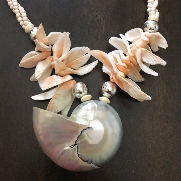 Shell necklace - Picture 2 of 5
